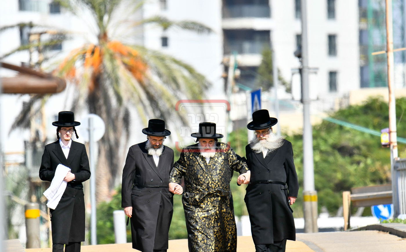 האדמו"ר מויז'ניץ בנאות דשא בנתניה