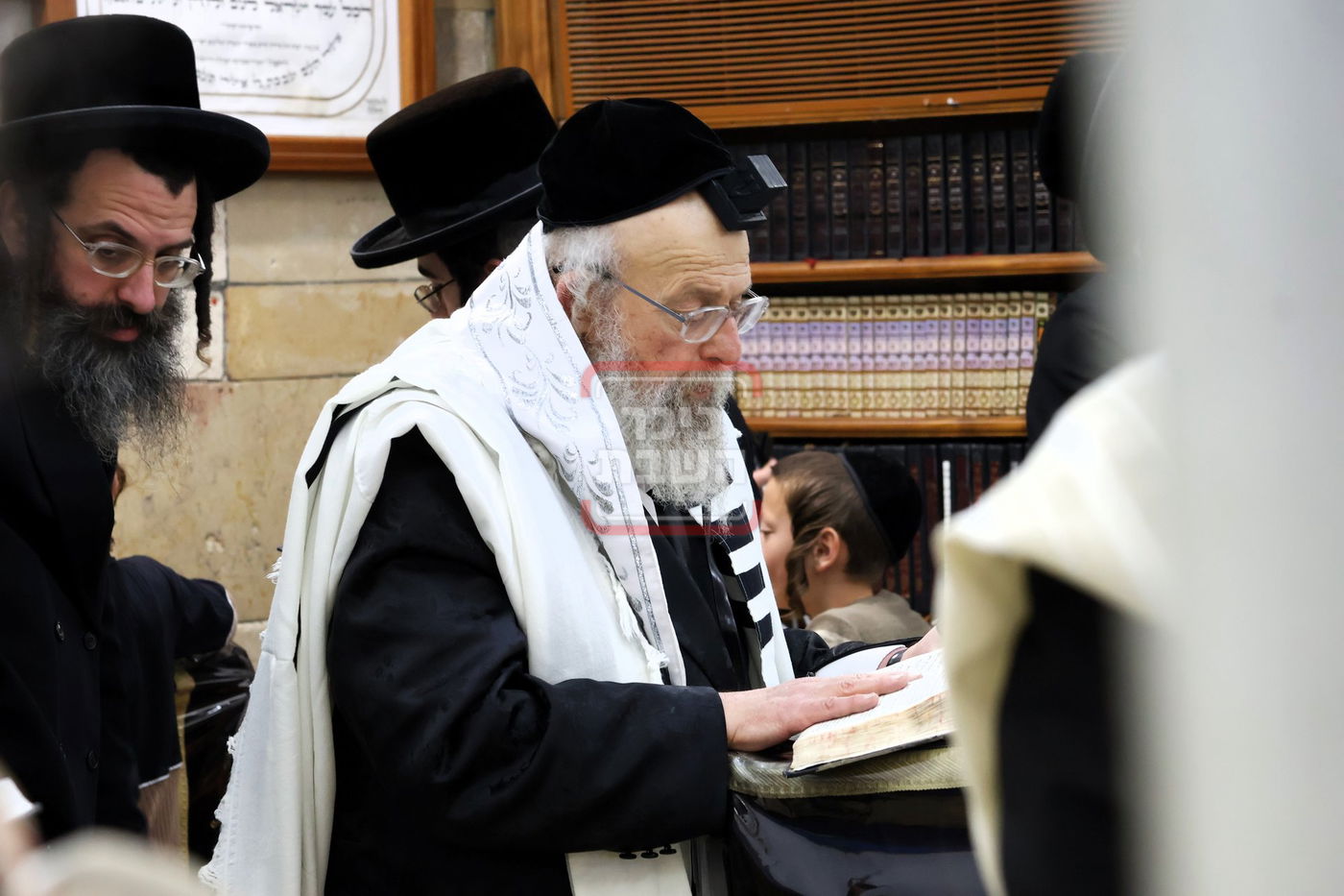 האדמו"ר מפינסק קרלין בשב"ק לך לך באתרא קדישא מירון