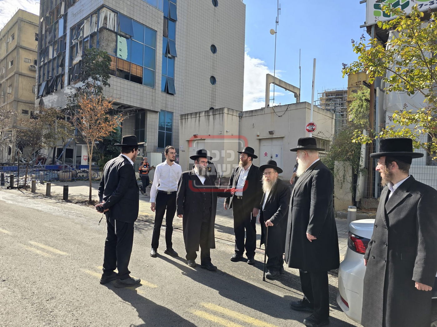 רבני העיר בני ברק באיזור נפילת הטיל בגבול ב"ב