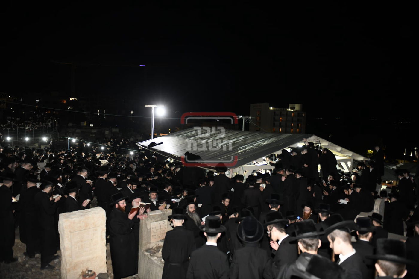 האדמו"ר מבעלזא בציון אביו הרה"ק מבעלגריא זי"א 