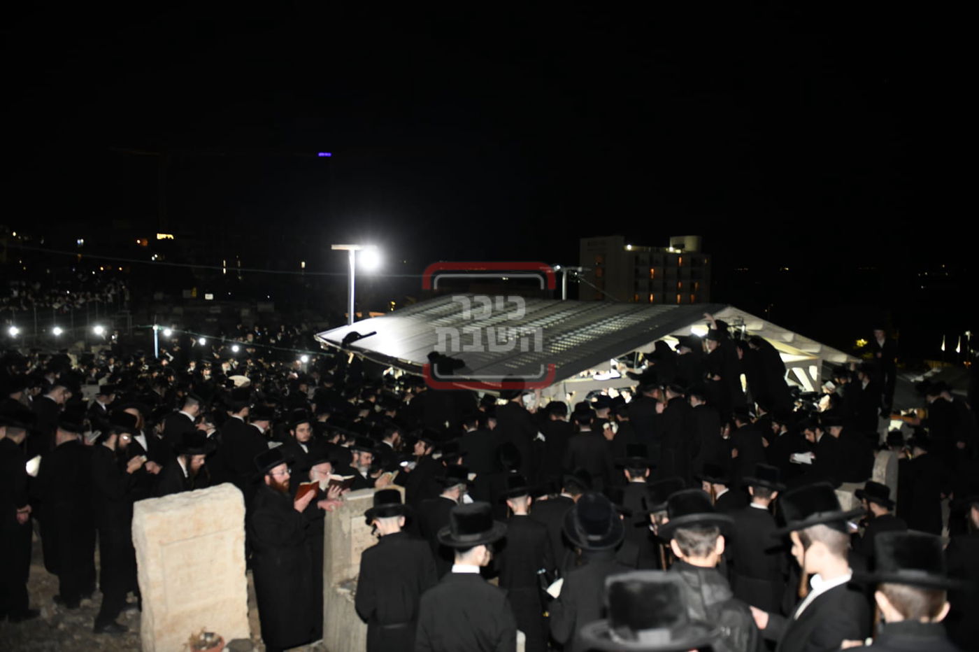 האדמו"ר מבעלזא בציון אביו הרה"ק מבעלגריא זי"א 