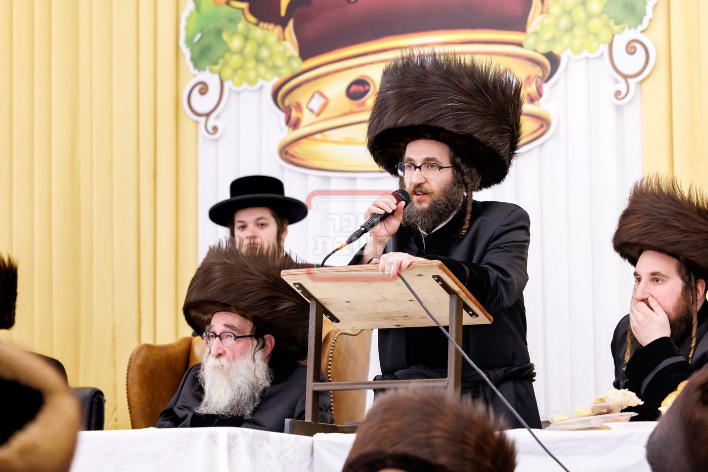 שמחת נישואי נכד האדמו"ר מתולדות צבי דספינקא 