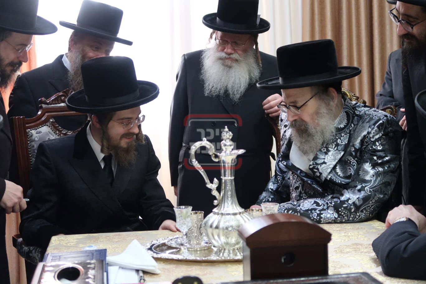 האדמו"ר מויז'ניץ לונדון בביקור אצל האדמו"ר מסאדיגורה