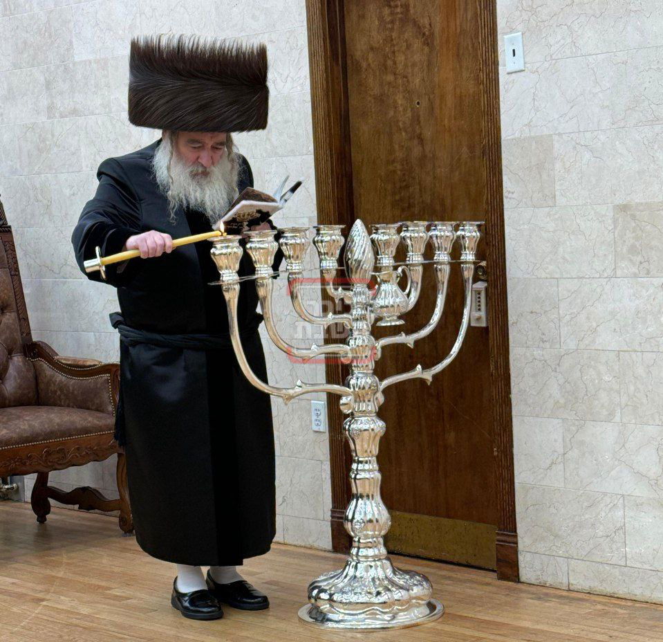 הדלקת נרות חנוכה בחצה"ק קראלי