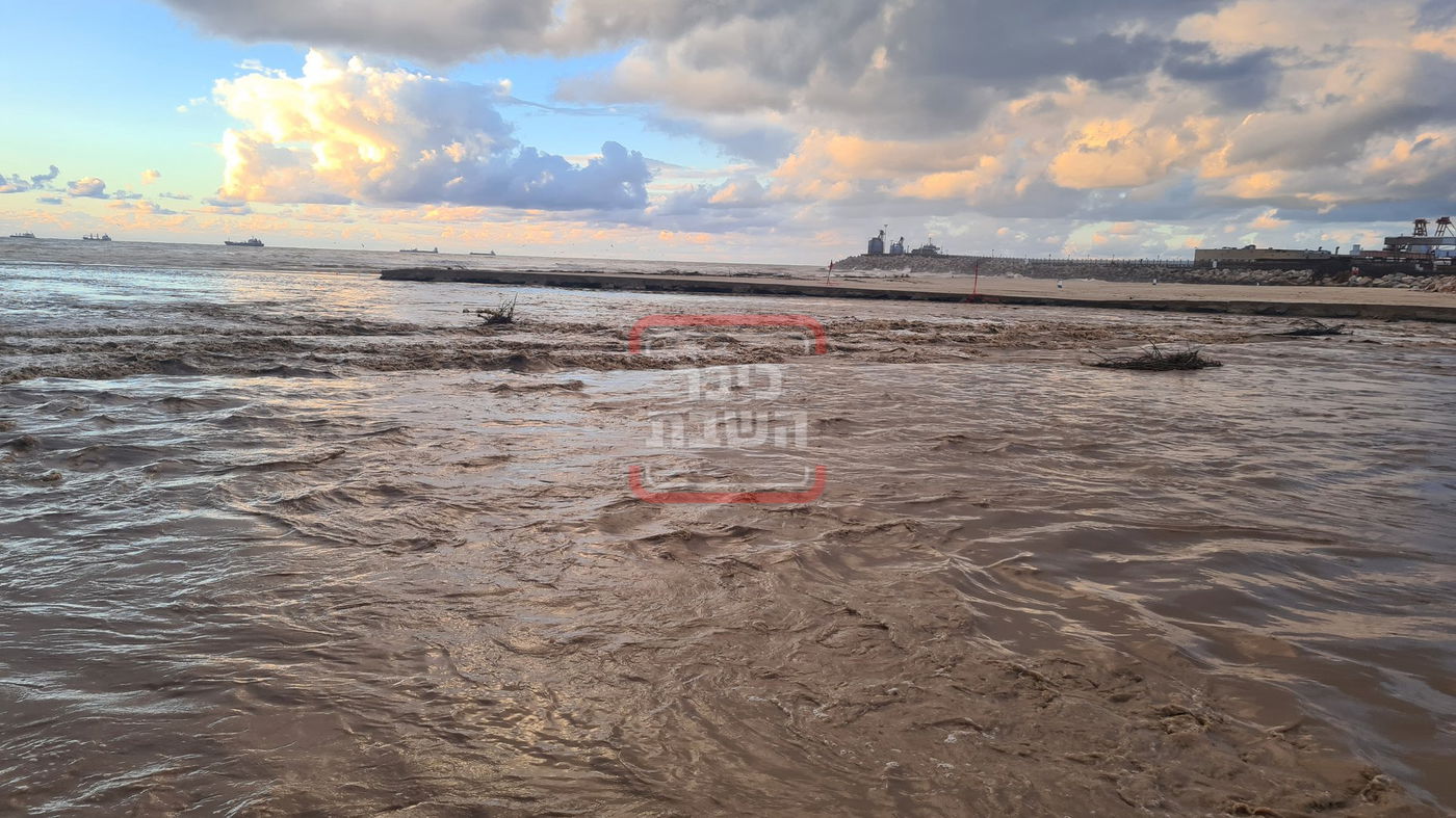 גלריה מרהיבה מאשדוד: נחל לכיש עולה על גדותיו וים סוער 