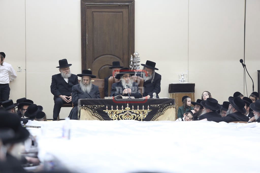 האדמו"ר מסאטמר בהדלקת נרות חנוכה בווילאמסבורג