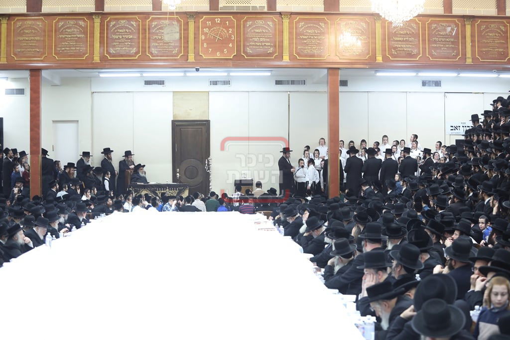 האדמו"ר מסאטמר בהדלקת נרות חנוכה בווילאמסבורג