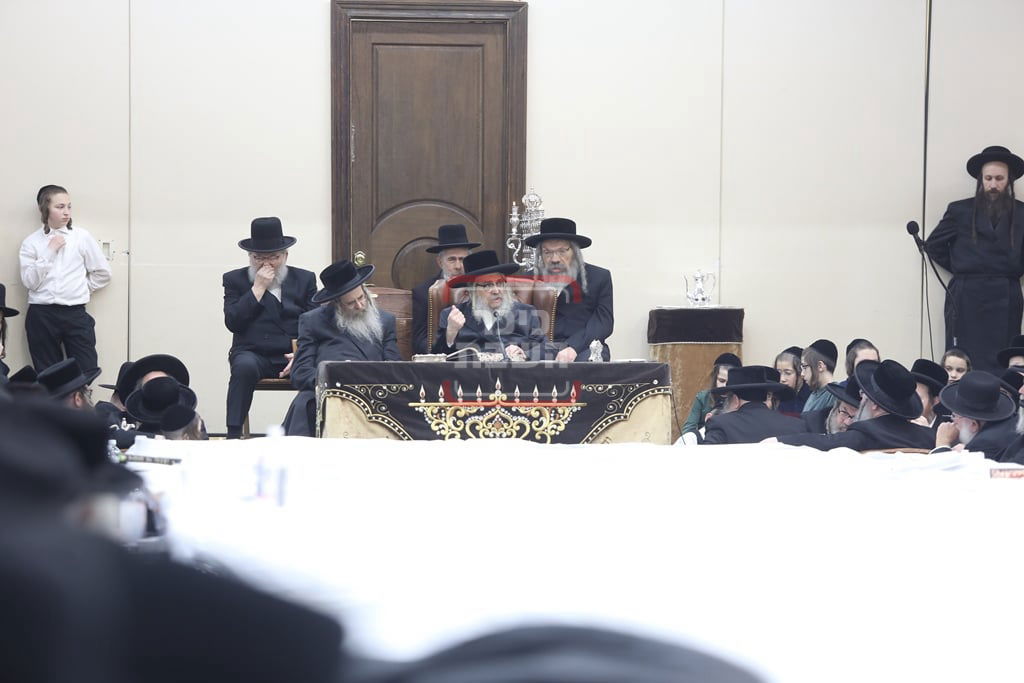 האדמו"ר מסאטמר בהדלקת נרות חנוכה בווילאמסבורג