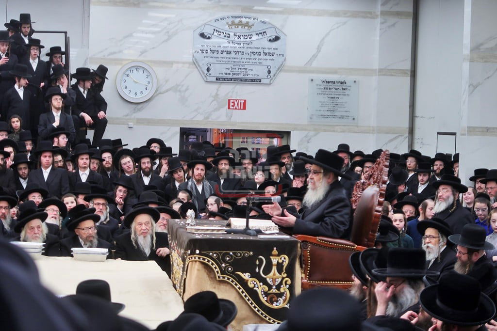 האדמו"ר מסאטמר בהדלקת נרות חנוכה