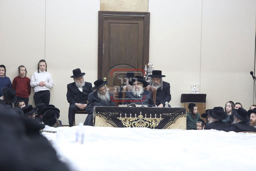 האדמו"ר מסאטמר בהדלקת נרות חנוכה בווילאמסבורג