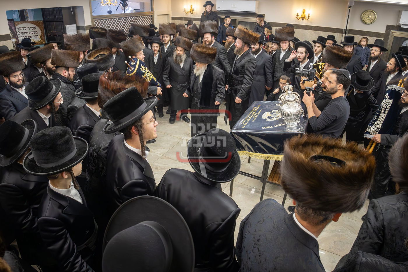 הכנסת ספר תורה לביהמ"ד פינסק קרלין בביתר