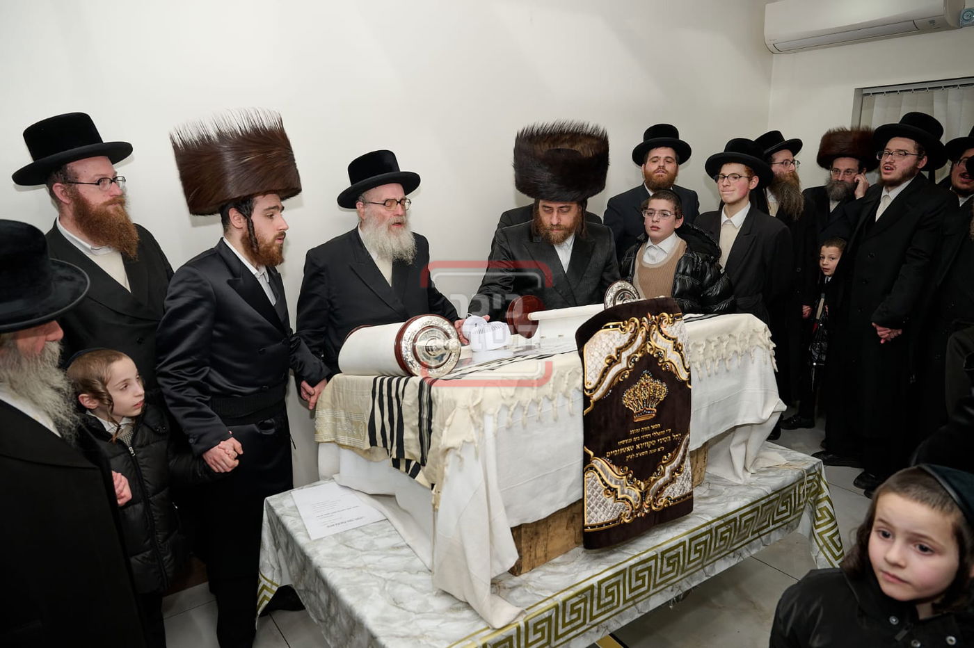 הכנסת ספר תורה בסקווירא לונדון