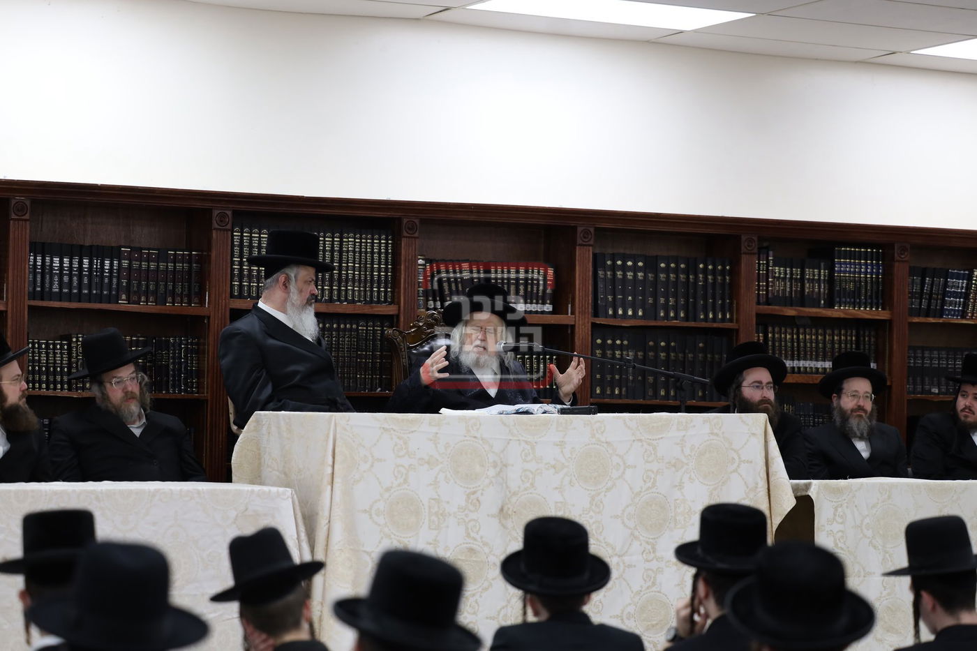 האדמו"ר ממונקאטש בביקור בהיכל ישיבת 'יודעי בינה'