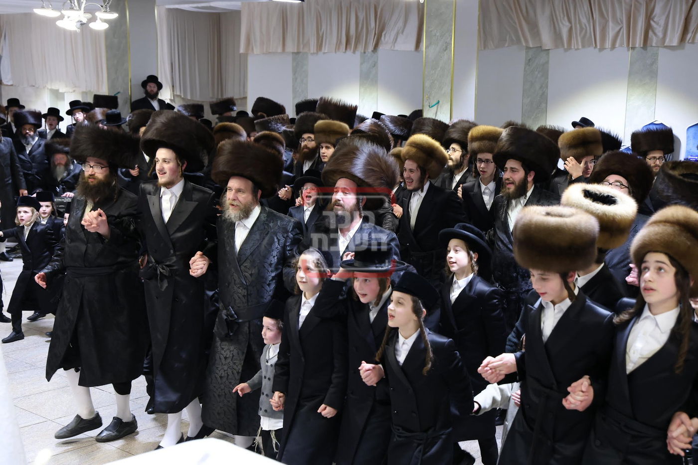 שמחת השבע ברכות לבני משפחת האדמו"ר מויז'ניץ