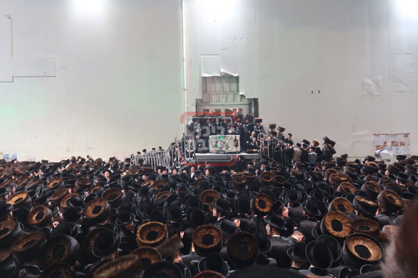 מוצאי שבת שבע ברכות בויז'ניץ