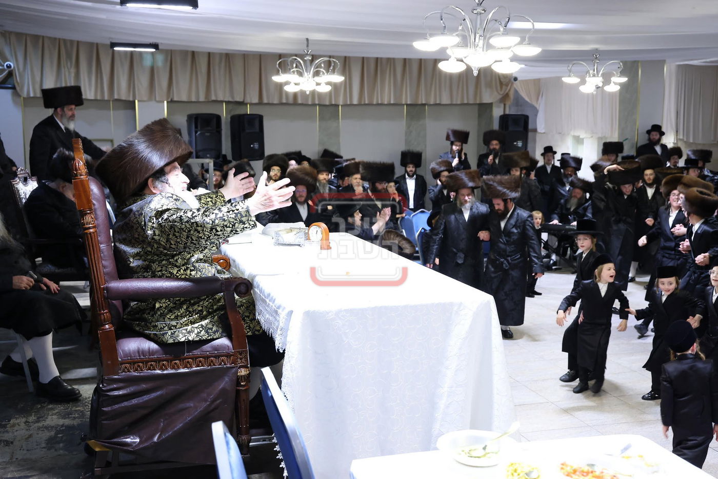 שמחת השבע ברכות לבני משפחת האדמו"ר מויז'ניץ