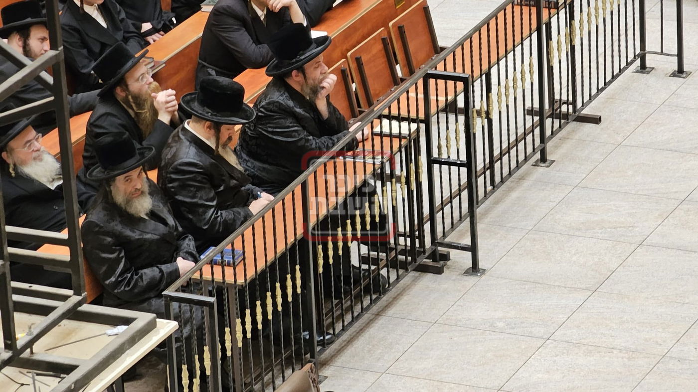 כינוס חיזוק בליל 'תענית אסתר' בחצה"ק ויז'ניץ