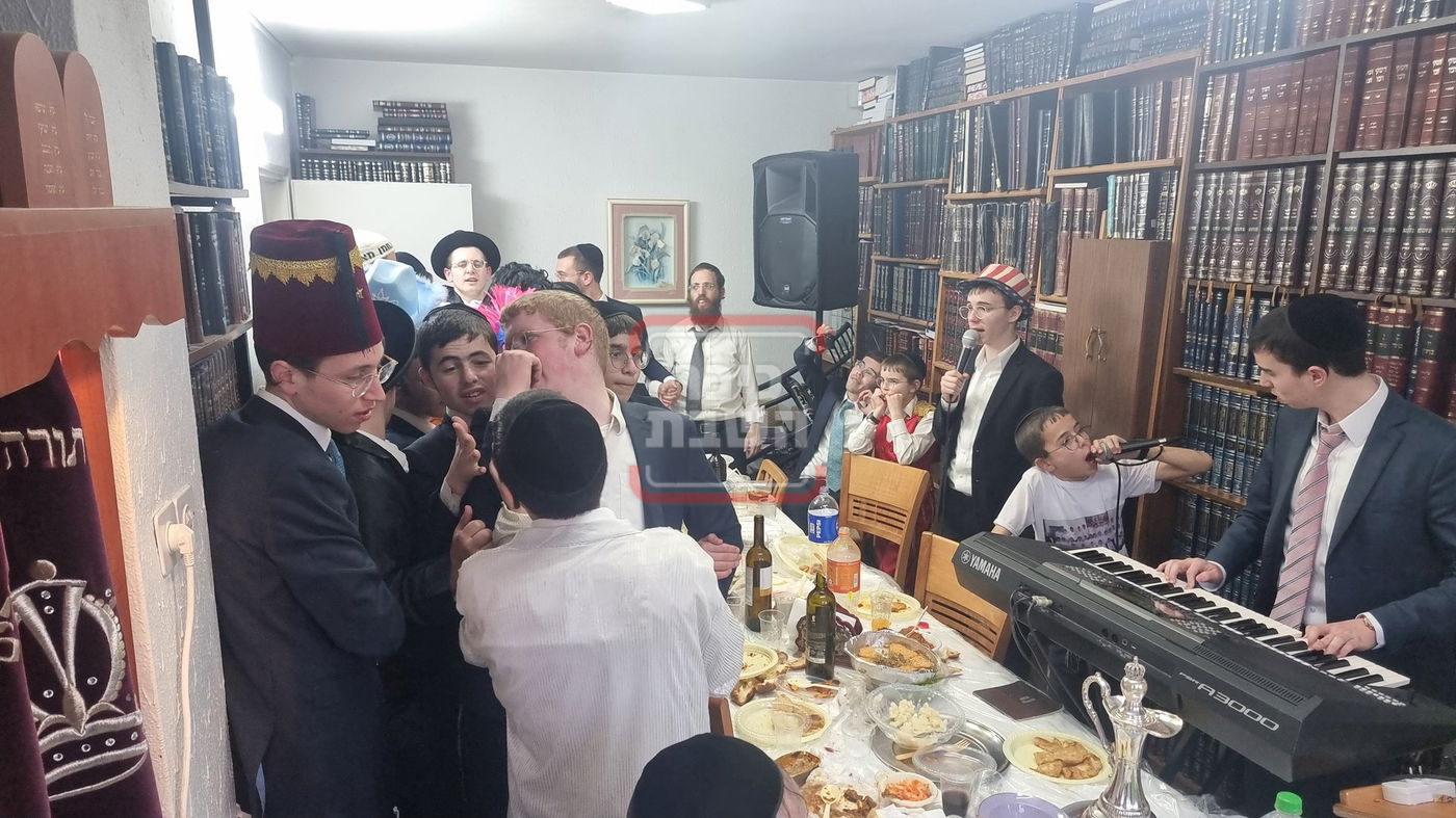 שמחת חג בבית הגרב"ד אלישיב