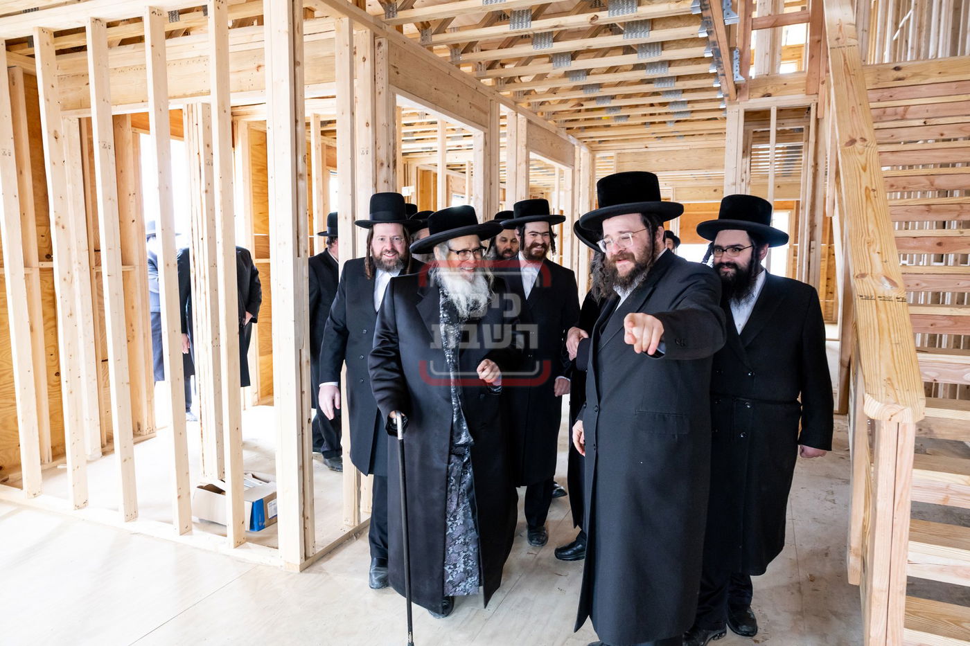 האדמו"ר מסאטמר בסיור בבלומינג גראָוו