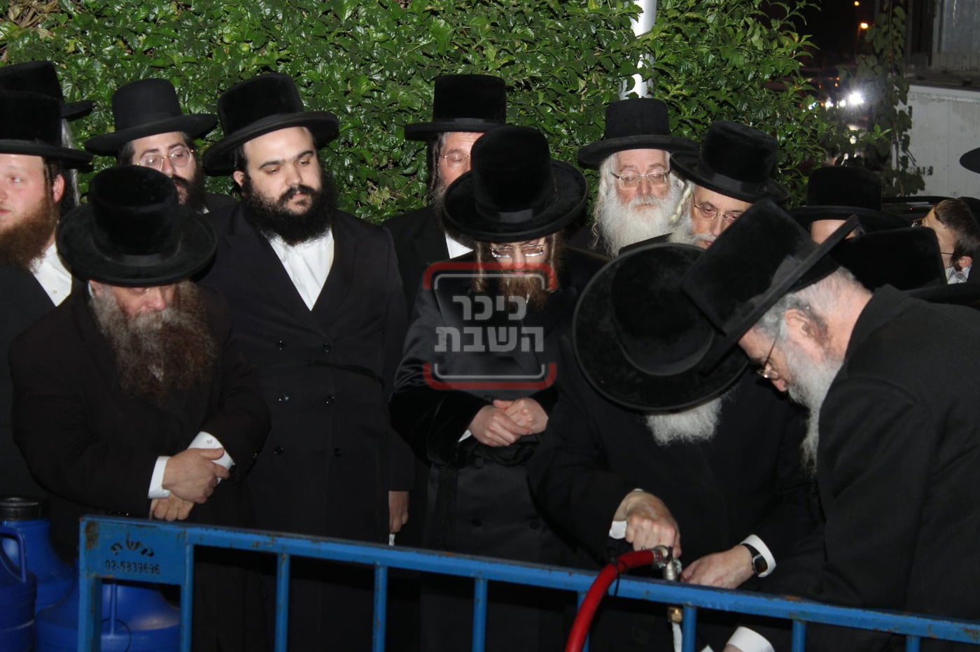 האדמו"ר מסאדיגורה בשאיבת מים שלנו 
