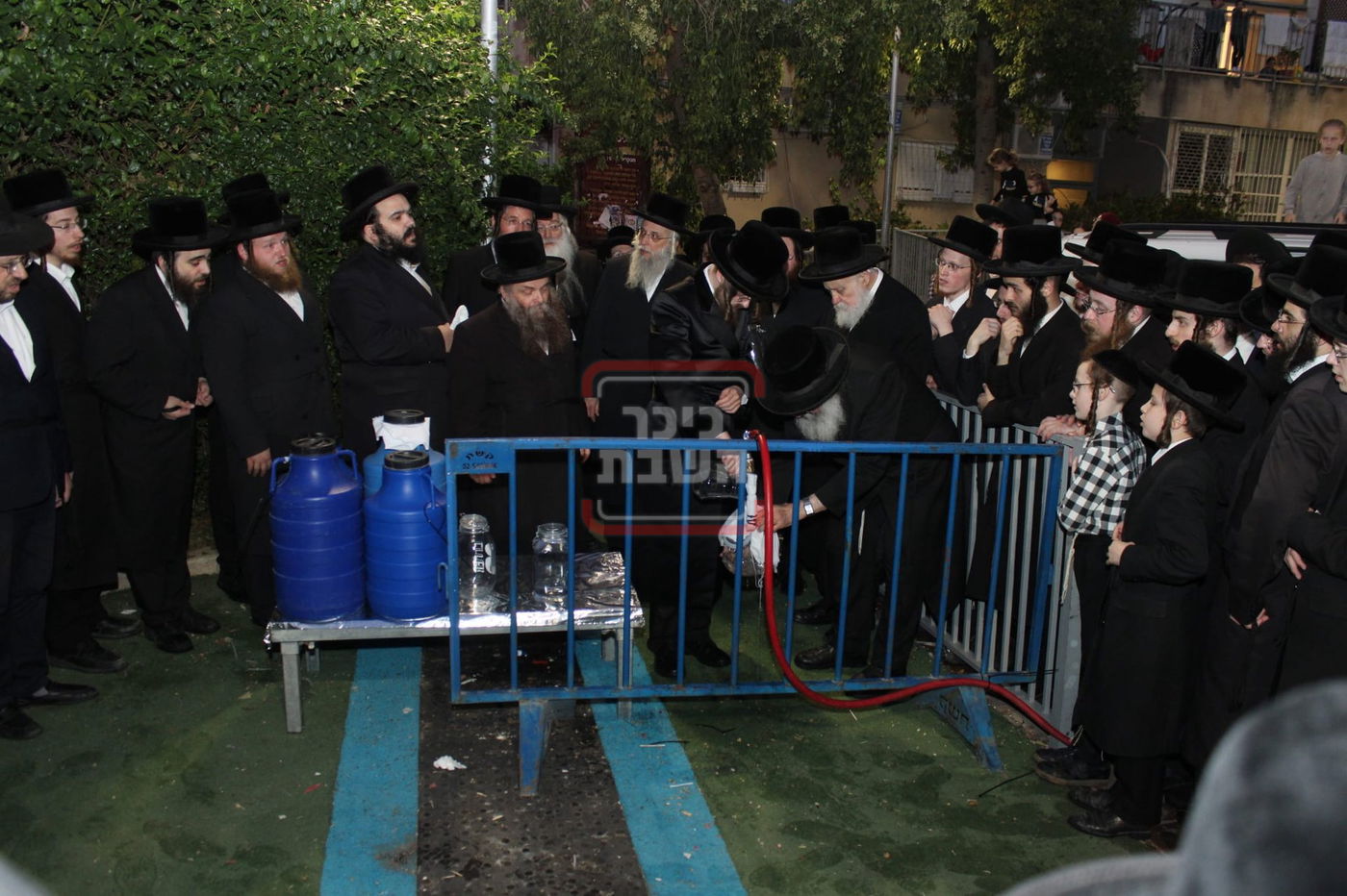 האדמו"ר מסאדיגורה בשאיבת מים שלנו 