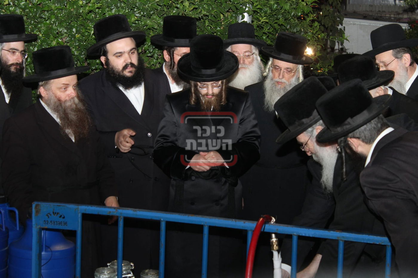 האדמו"ר מסאדיגורה בשאיבת מים שלנו 