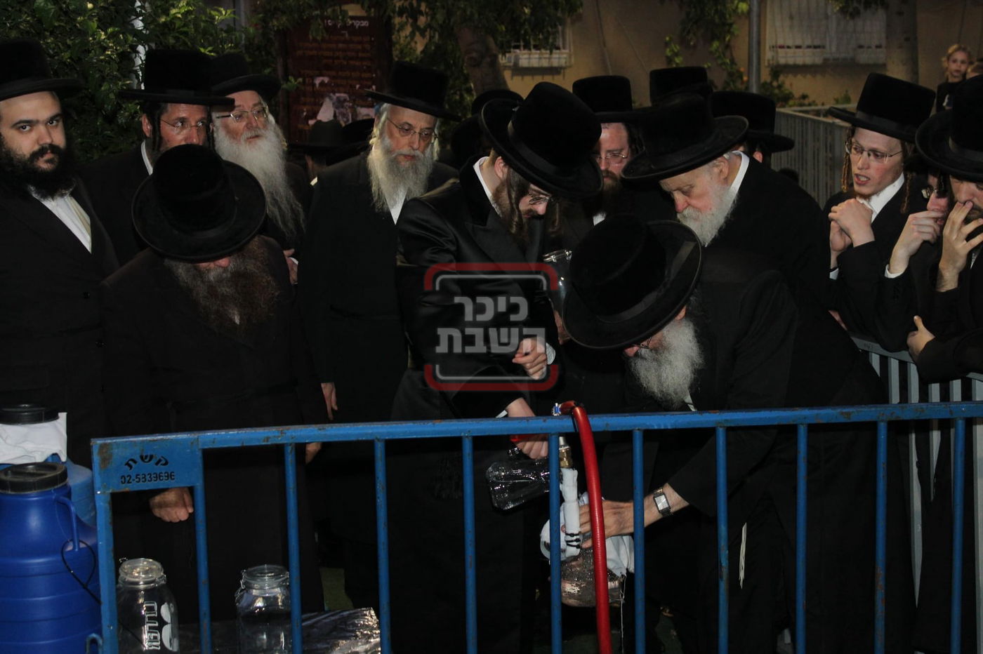 האדמו"ר מסאדיגורה בשאיבת מים שלנו 