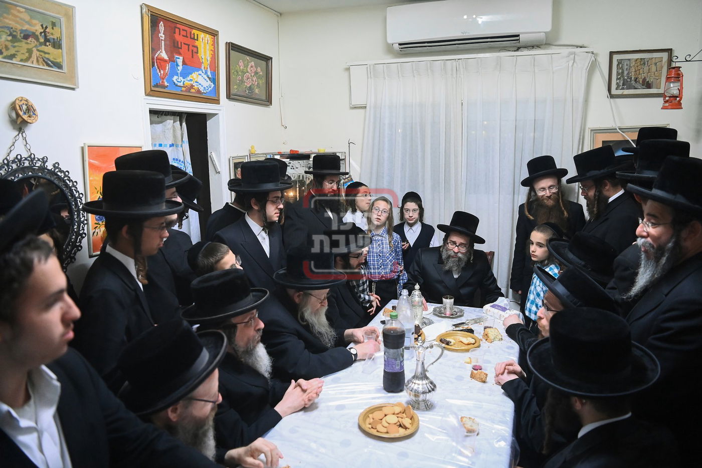 האדמו"ר מסקולען י-ם בלחיים ותפילת מנחה ומעריב בבית הרה"ח רבי אברהם הלוי גרוס