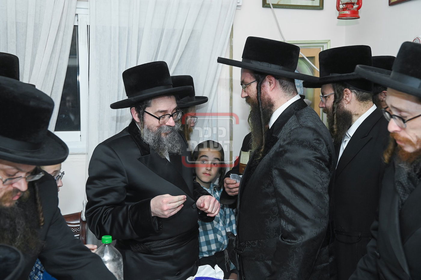 האדמו"ר מסקולען י-ם בלחיים ותפילת מנחה ומעריב בבית הרה"ח רבי אברהם הלוי גרוס