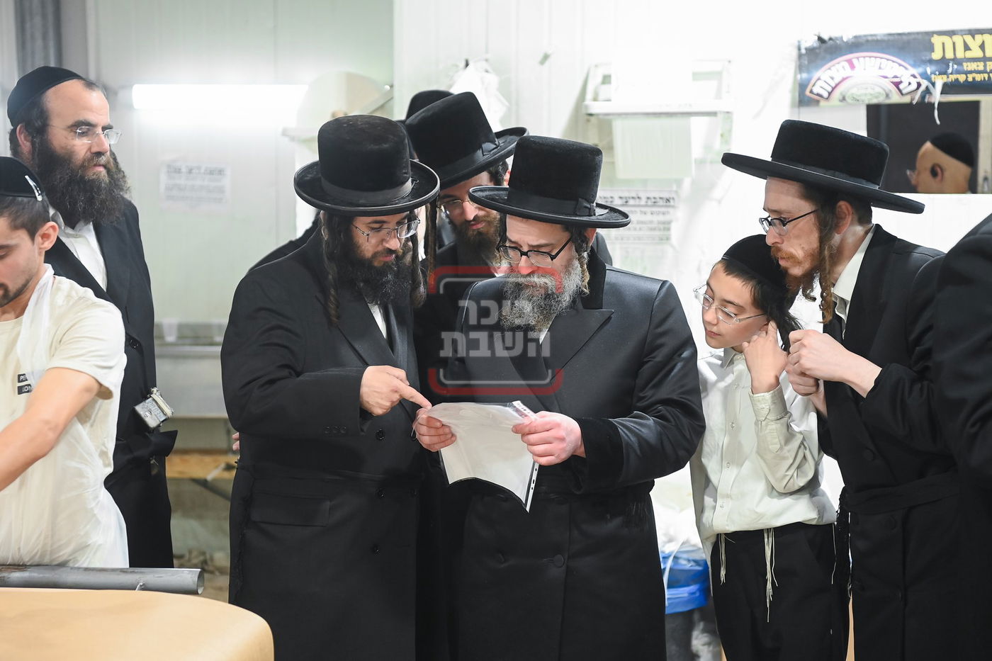 האדמו"ר מסקולען ירושלים באפיית מצות