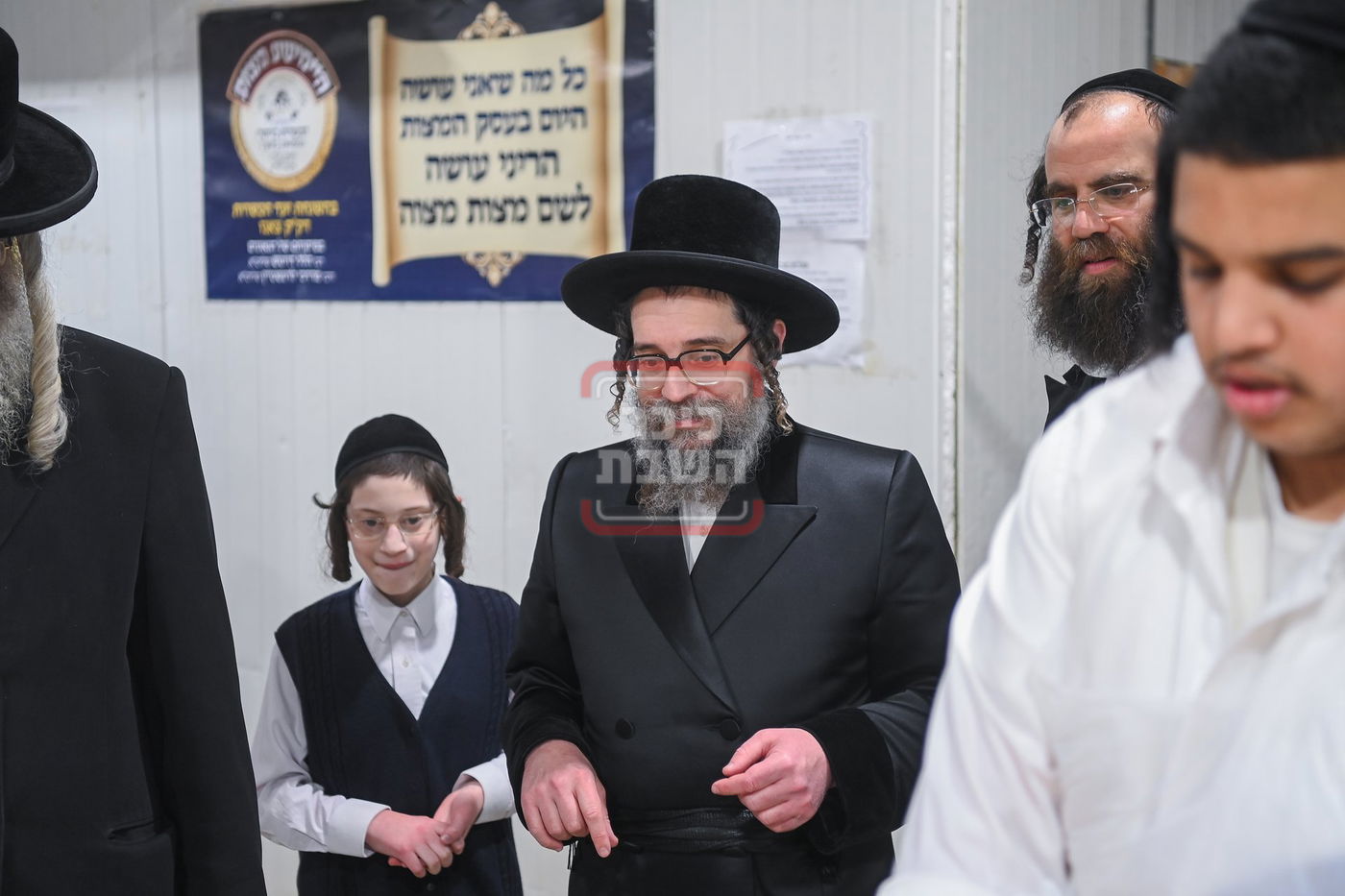 האדמו"ר מסקולען ירושלים באפיית מצות