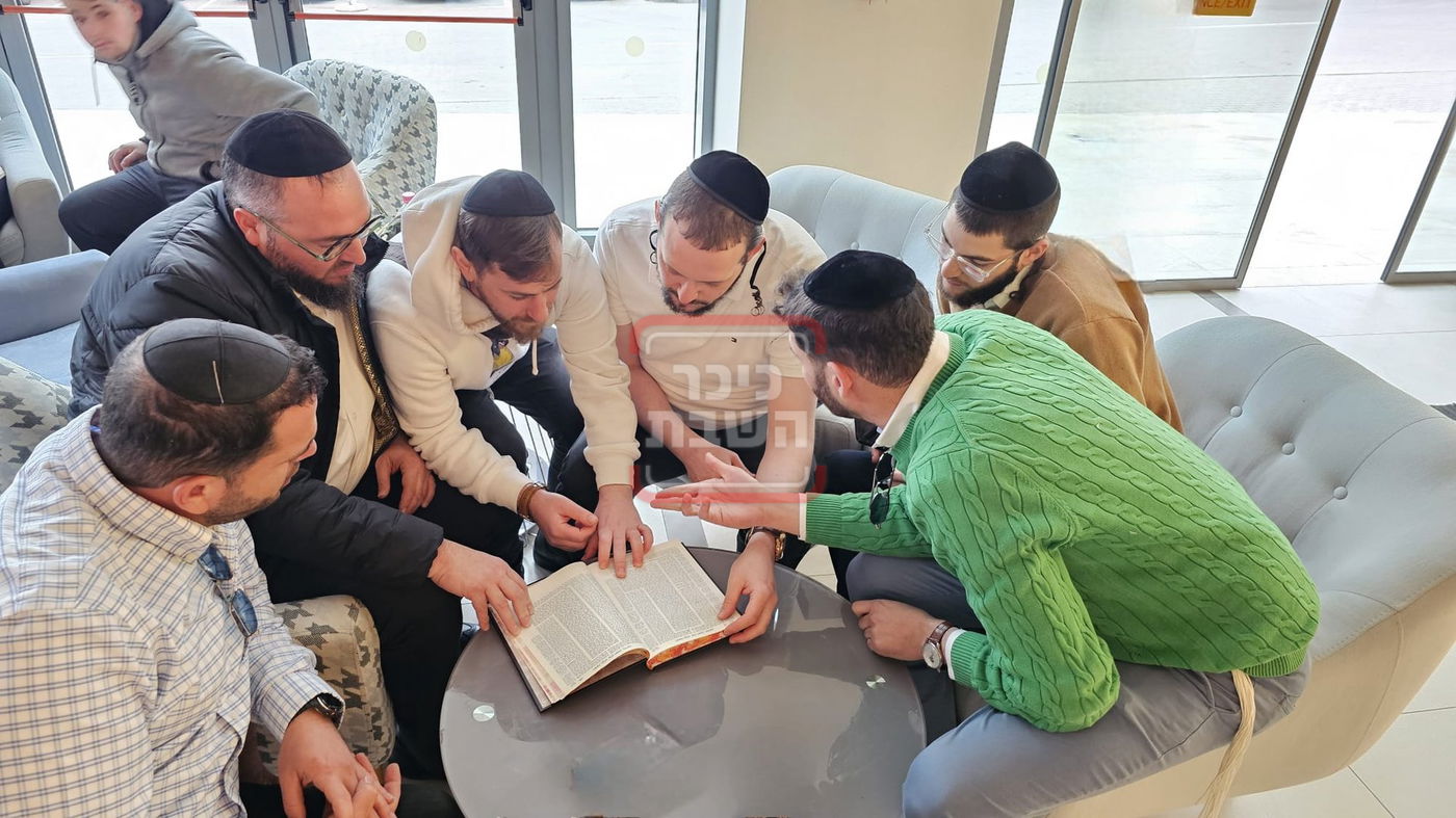 זופניק בכיכר | כל התמונות, הנייעס והחשיפות של פסח והמסתעף