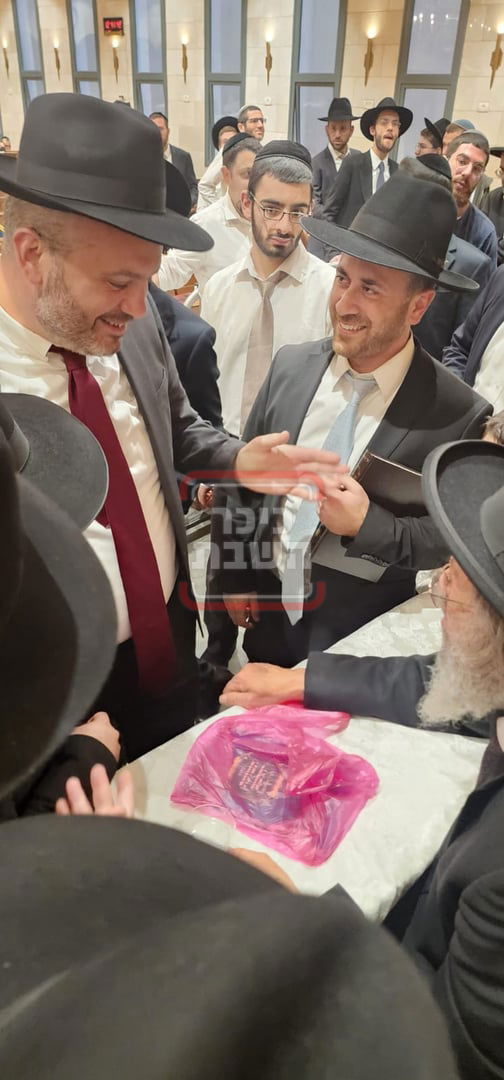 זופניק בכיכר | כל התמונות, הנייעס והחשיפות של פסח והמסתעף