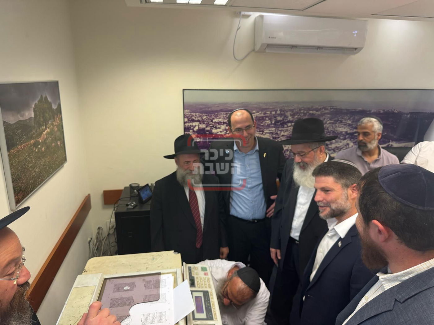 זופניק בכיכר | כל התמונות, הנייעס והחשיפות של פסח והמסתעף