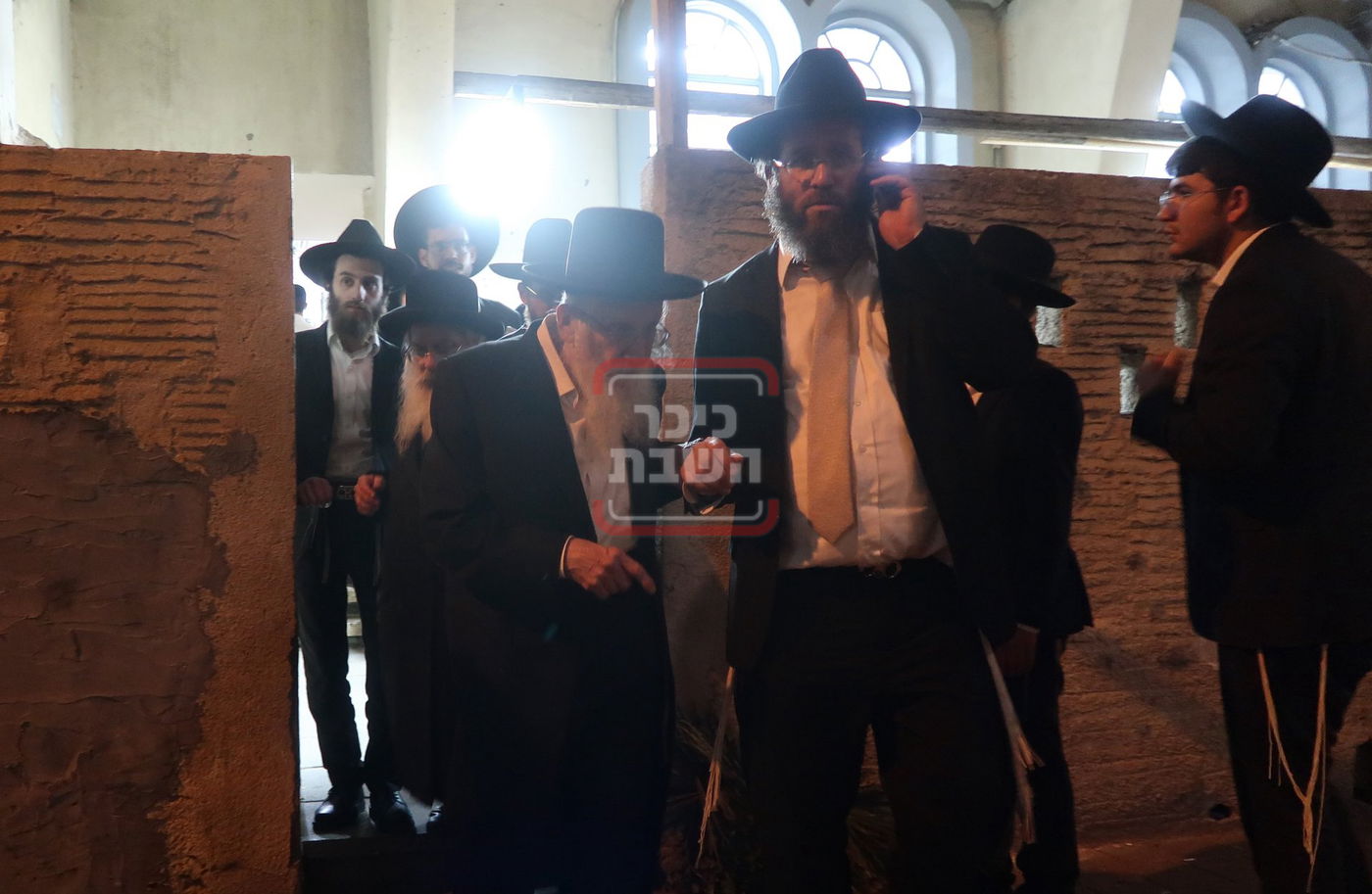 הגאון רבי עזריאל אויערבאך בתפילת ערבית וספירת העומר בשטיבלעך 'בית הלל'