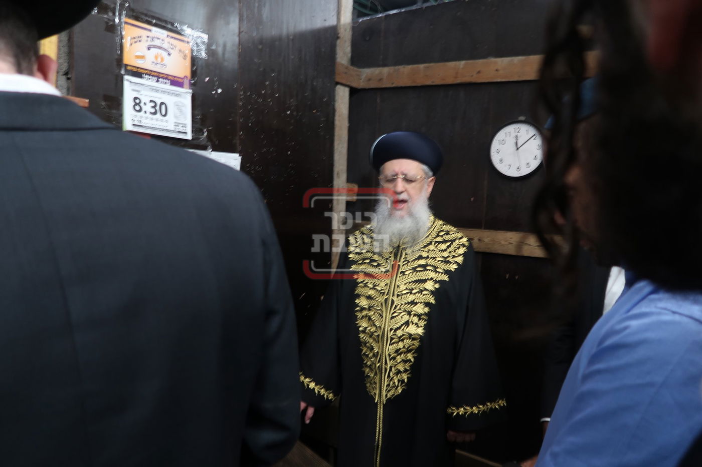 הגאון רבי דוד יוסף בתפילת ערבית וספירת העומר בשטיבלעך 'איצקוביץ'