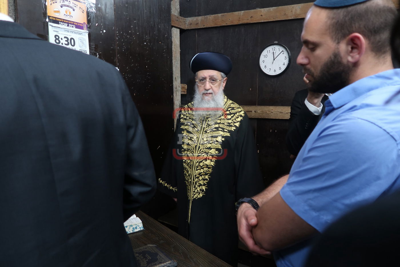 הגאון רבי דוד יוסף בתפילת ערבית וספירת העומר בשטיבלעך 'איצקוביץ'