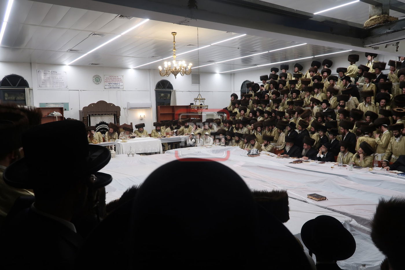 האדמו"ר מתולדות אברהם יצחק, מוצאי שב"ק ב'הר יונה'