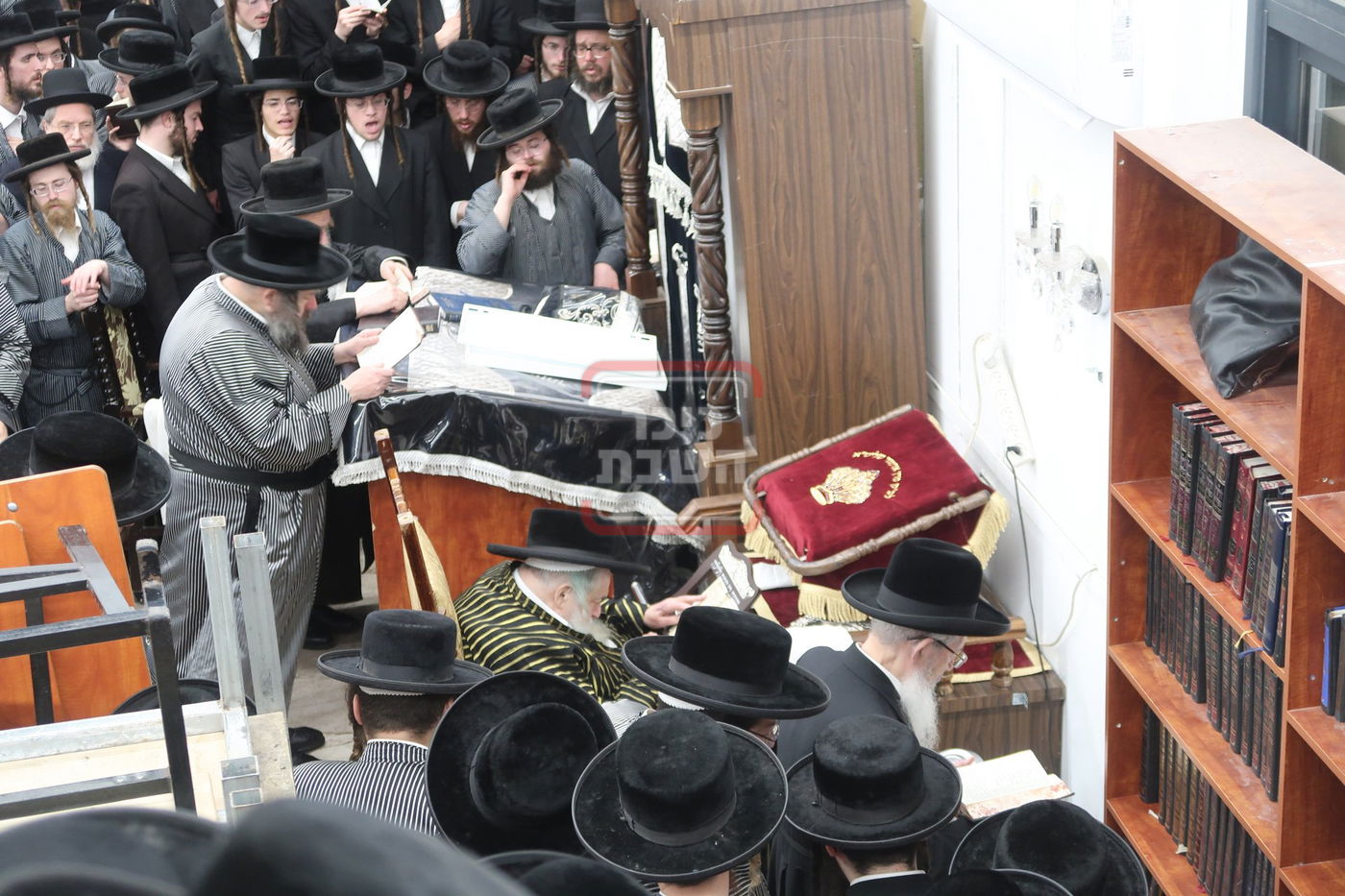 האדמו"ר מתולדות אברהם יצחק בטיש פסח שני