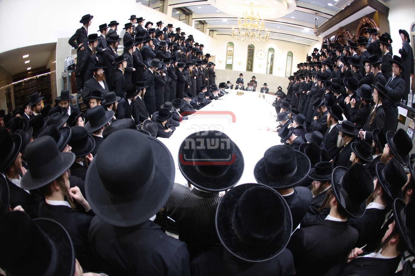 טיש פסח שני בחצה"ק קרעטשניף י-ם