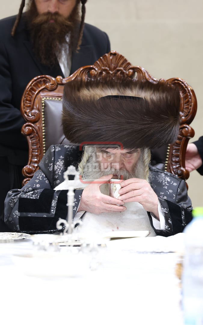 טיש פסח שני בחצה"ק קרעטשניף י-ם