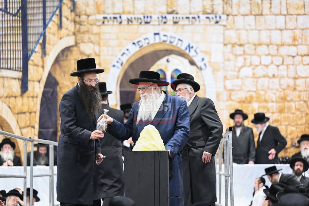 ל"ג בעומר בחצה"ק צאנז