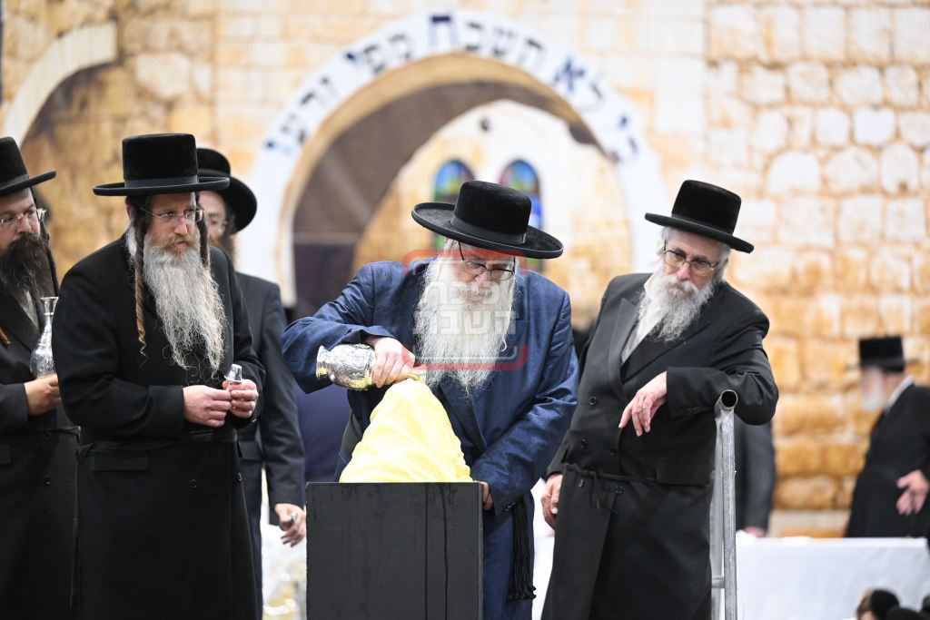 ל"ג בעומר בחצה"ק צאנז