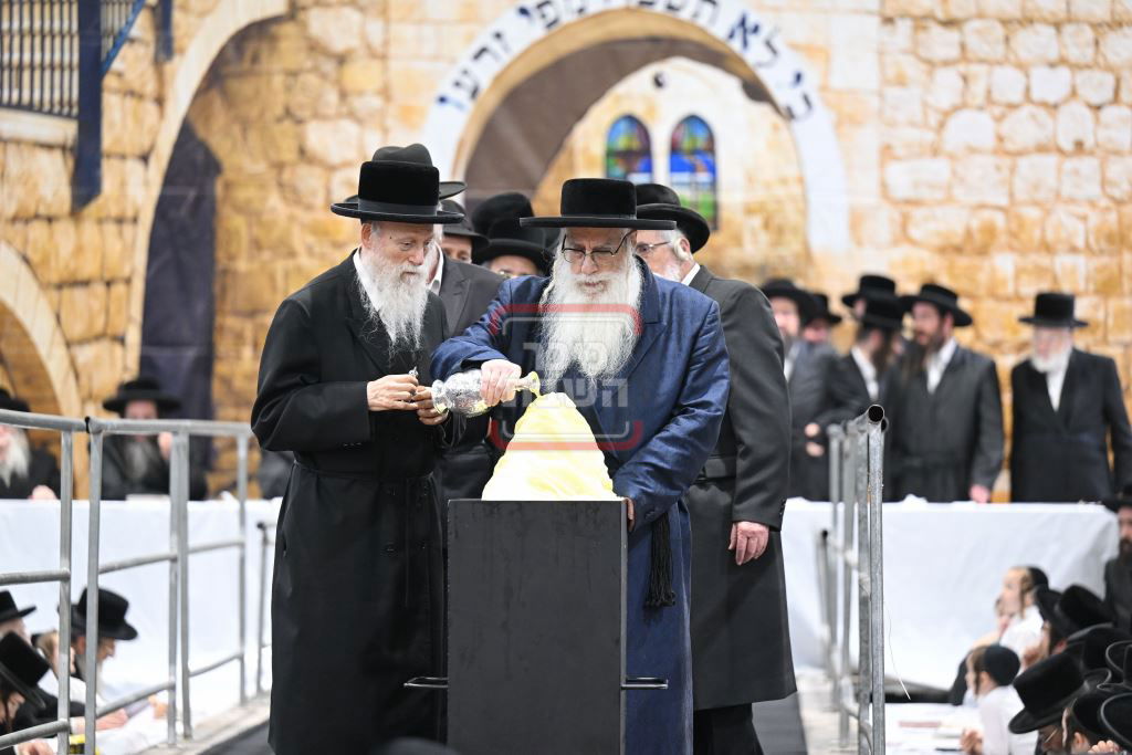 ל"ג בעומר בחצה"ק צאנז