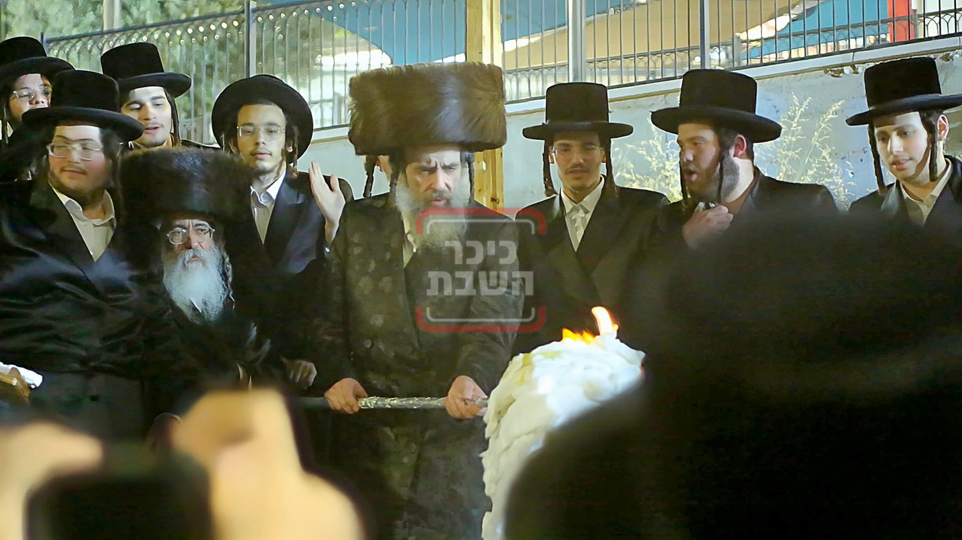 הגה"צ רבי חיים מאיר הגר, אב"ד קריית ויז'ניץ בהדלקה במירון