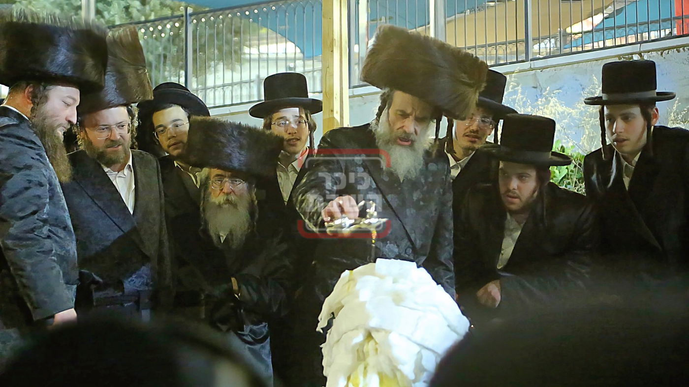 הגה"צ רבי חיים מאיר הגר, אב"ד קריית ויז'ניץ בהדלקה במירון