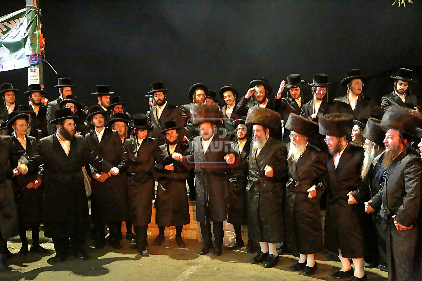 הגה"צ רבי חיים מאיר הגר, עם בחורי ויז'ניץ