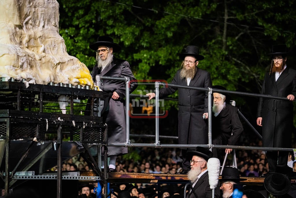 מעמד ההדלקה בחצה"ק סאטמר