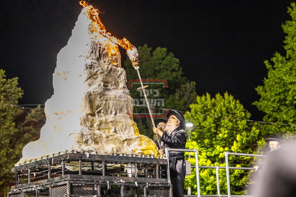 מעמד ההדלקה בחצה"ק סאטמר