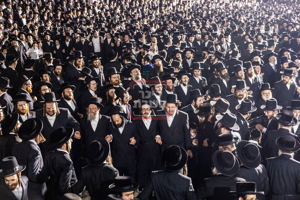 מעמד ההדלקה בחצה"ק סאטמר